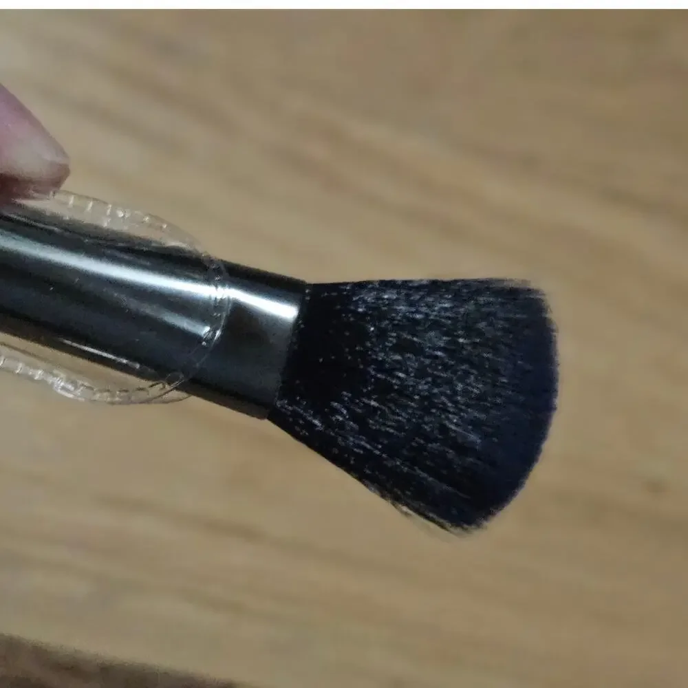 F.A.R.A.H. Countour Brush 218M ~ NEW